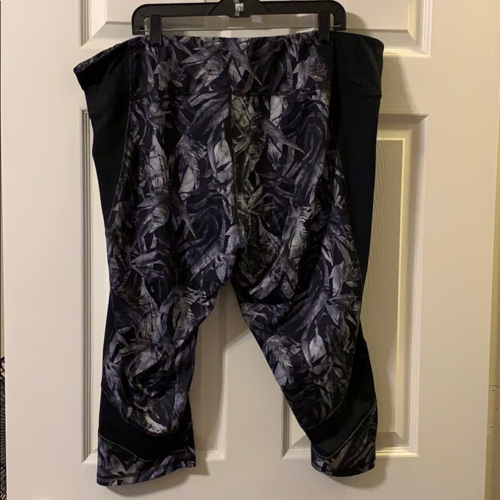 Like New Set Of Plus Size C9 Active Capri Leggings - image 5